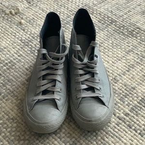 Men’s Chuck Taylor All Star HI, size 10